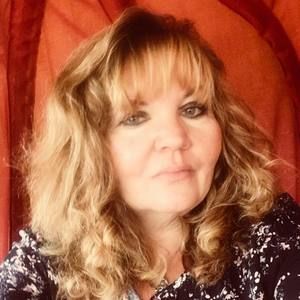 Meet your Posher, Debi